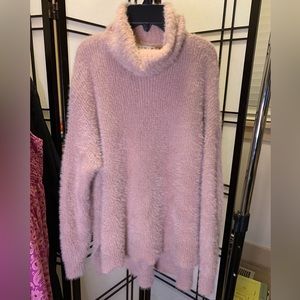 Fluffy pink sweater 🩷🩷